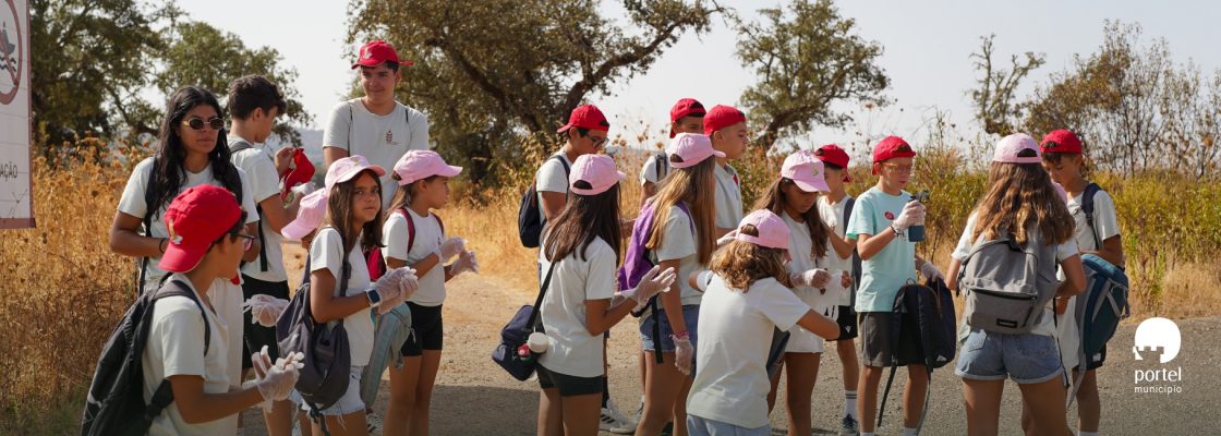 Ação de Sensibilização e Limpeza na Barragem do Loureiro com Voluntários do Programa de Volu...