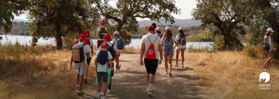 Ação de Sensibilização e Limpeza na Barragem do Loureiro com Voluntários do Programa de Volu...