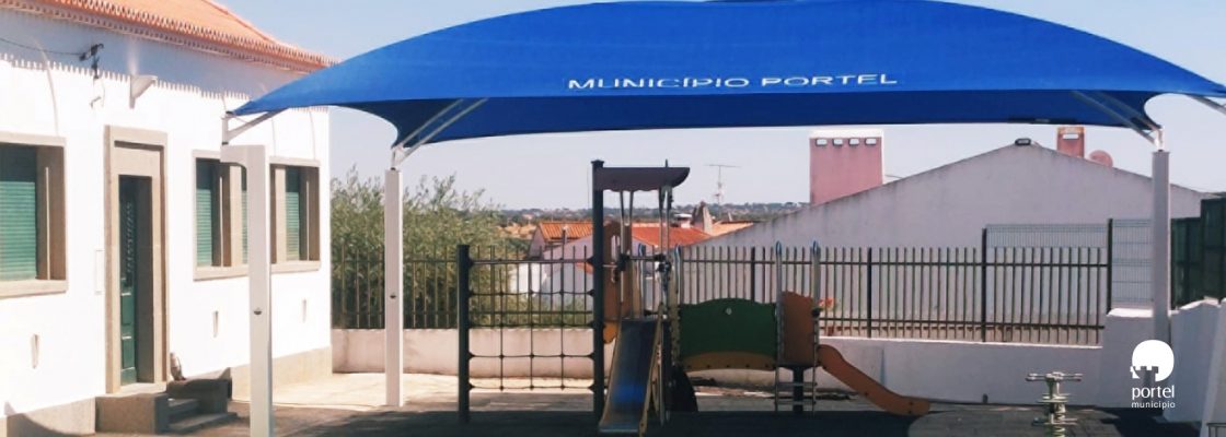 Tela de sombreamento no recreio da escola EB1/JI de Monte do Trigo