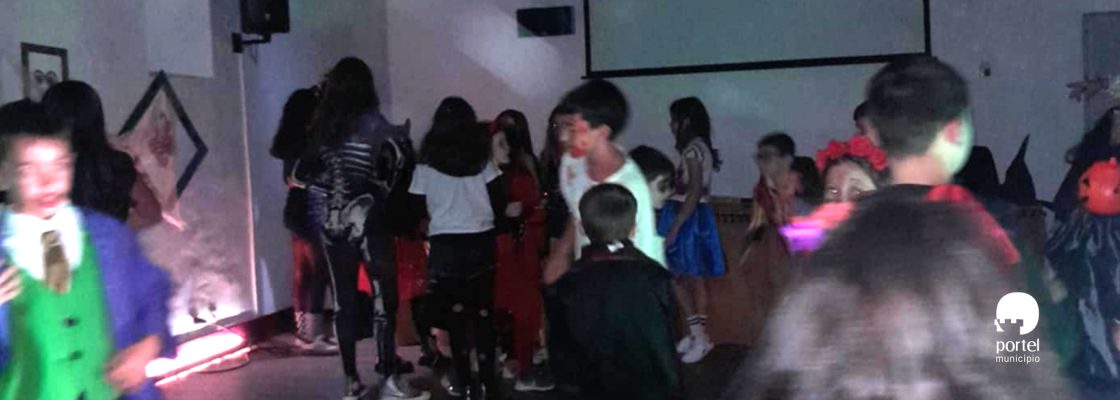 Serão de Halloween direcionada ao publico juvenil na Biblioteca Municipal de Portel