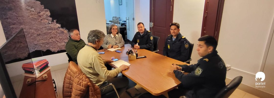 Executivo da Câmara Municipal reunido com Comando Territorial de Évora da Guarda Nacional Repub...