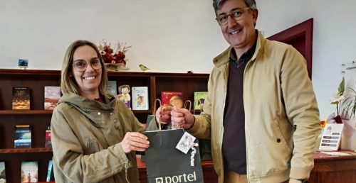 Município Assinala Dia da Mulher com Oferta às suas Trabalhadoras